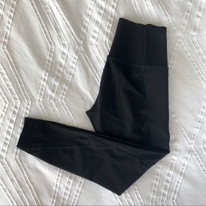 Old Navy Laser Cut Compression Athletic Legging